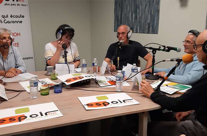 Emissions radio